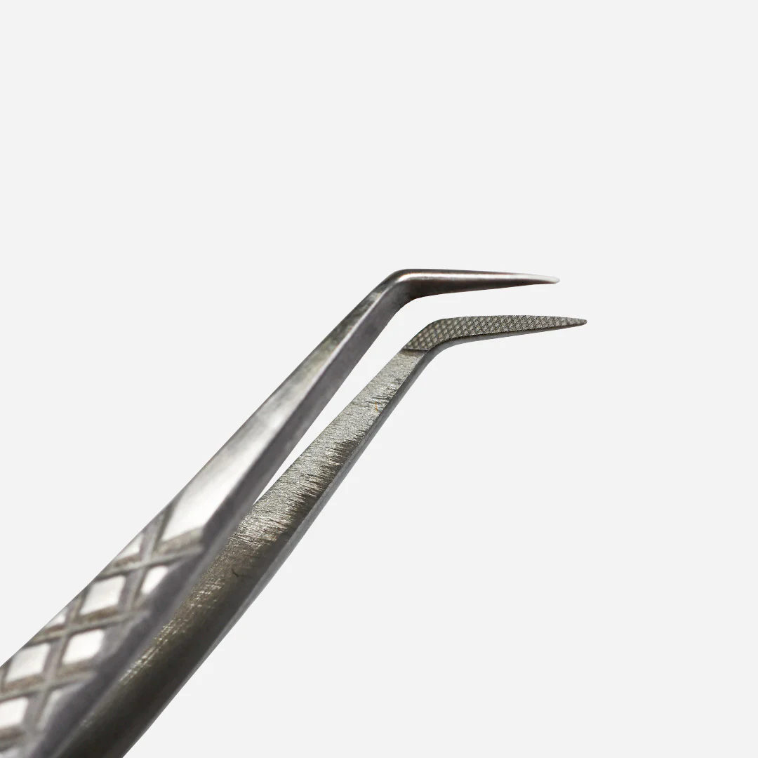 Hybrid Fiber Tip Tweezers