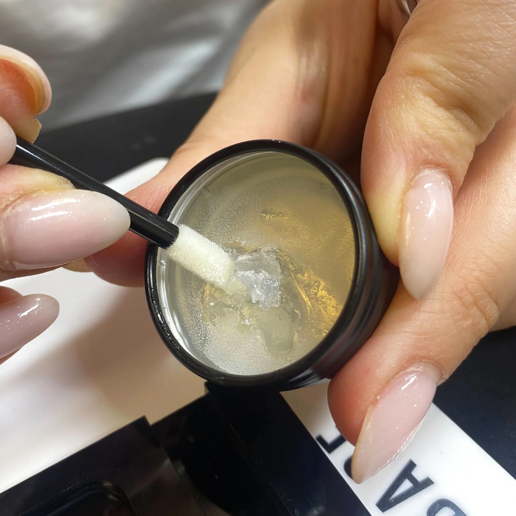 Lifted. Adhesive Balm - Image 4